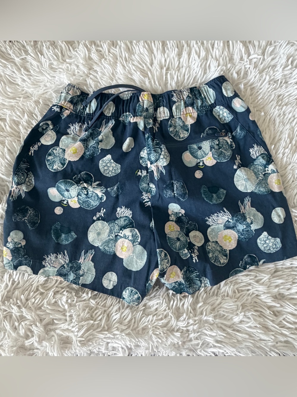 North Face Woman’s Shorts - Picture 2 of 4